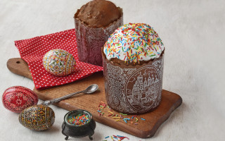 Wooden tray two cakes frosting - a wooden tray free wallpaper