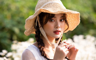 Woman strawhat flower serious portrait - a straw hat free wallpaper