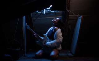 Woman guitar microphone light artist - a guitar free wallpaper