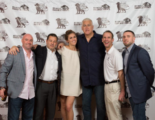 Group red carpet white backdrop - a man in a suit and tie free wallpaper for desktop