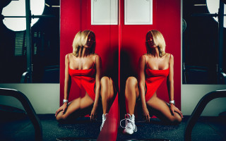 Red dress mirror night star - a chair in front free wallpaper for desktop