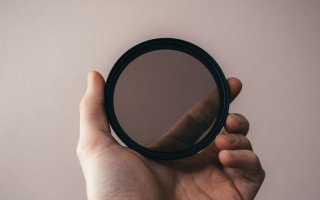 Mirror reflection hands brown background - anish kapoor free wallpaper