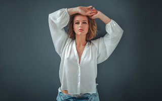 Woman white shirt jeans posing 2 - caro niederer free wallpaper