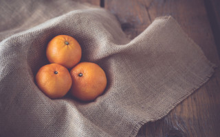 Three oranges still life fishnet - a tablecloth free wallpaper for desktop