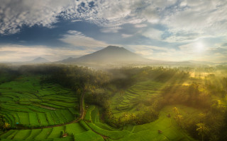 Green field mountain sunbeam clouds - cinematic landscape free wallpaper for desktop