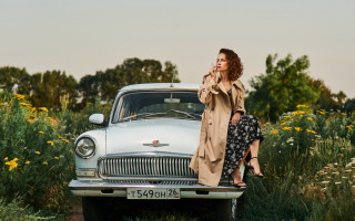 Woman car field autumn nature - the hood of a car free wallpaper