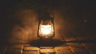 Lantern smoke brickwalkway dark atmospheric - free light wallpaper for desktop