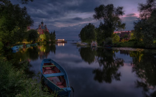 Boat water night castle mystical - a castle in the background free wallpaper