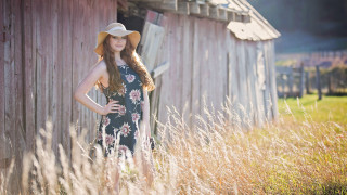 Woman hat barn portrait floral - a barn free wallpaper for desktop