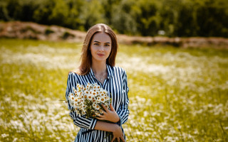 Woman field flower smile outdoors - a bouquet of flowers free wallpaper