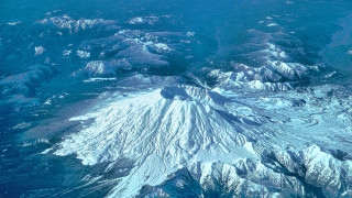 Mountain view tiltshift aerial ocean - an airplane window free wallpaper