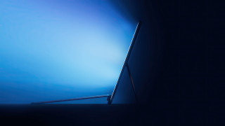 Laptop table blue sky clouds - a light shining free wallpaper for desktop