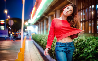 Woman red top street night - her waist free wallpaper
