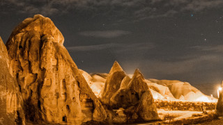 Desert night starry sky mountains - a few star free wallpaper