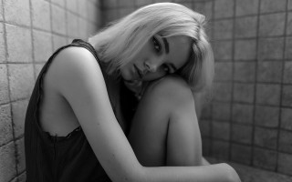 Bathroom brick wall sitting blackwhite - kai carpenter free wallpaper