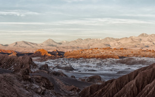 Mountain range snowy horizon beach - a few snow covered mountains free wallpaper