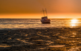 Boat sunset ocean shore fire - the ocean shore free wallpaper