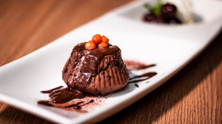 Chocolate dessert wooden table food - the plate free wallpaper