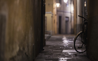 Narrow alleyway night bike tiltshift - narrow free wallpaper