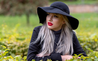Gothic portrait woman black hat - red lipstick free wallpaper