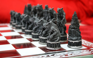 Chess bears red background furry - a red couch free wallpaper for desktop