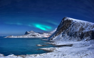 Mountain lake green aurora space - a lake below free wallpaper for desktop