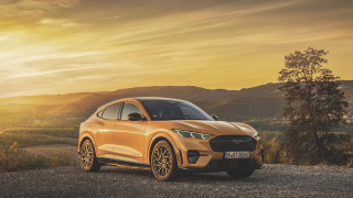 Yellow suv mountain sunset beach - the sun setting free wallpaper