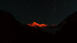 Mountain startrail cloudy sky longhair - a mountain free wallpaper for desktop