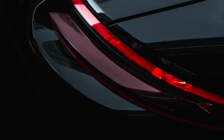 Car tail light dark red - daarken free wallpaper