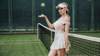 Woman tennis visor skirt moon - a tennis court free wallpaper