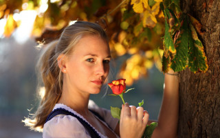 Woman flower tree portrait jewelry - a flower free wallpaper for desktop