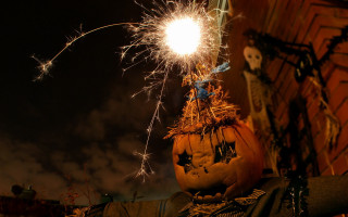 Pumpkin sparkler ledge skeleton fireworks - a skeleton free wallpaper
