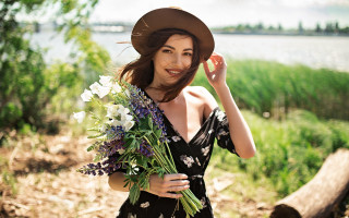 Woman hat flower bouquet lake - a woman in a hat holding free wallpaper
