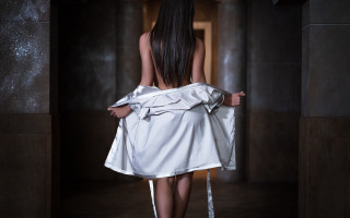 Woman white dress hallway space - her waist free wallpaper