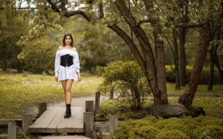 Woman white dress bridge park - tree and bushes behind her free wallpaper