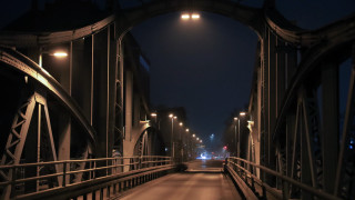 Bridge lights night street berlin - a street light free wallpaper