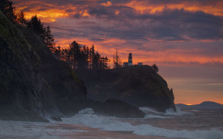 Lighthouse cliff sunset waves autumn - a sunset in the background free wallpaper for desktop