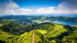 Scenic valley lake mountain road - a high point of view free wallpaper