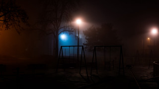 Foggy night playground swing streetlights - a foggy night free wallpaper
