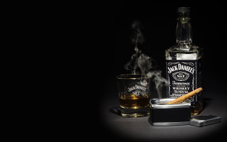 Whiskey bottle cigarette holder glass - product photography free wallpaper