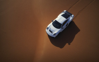 White car driving desert sand - a desert area free wallpaper