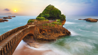 Bridge island house lake sunset - a small island in the middle of it free wallpaper