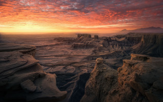 Sunset desert mountain red sky - a mountain range in the background free wallpaper