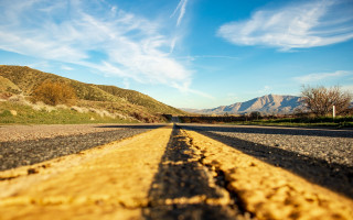 Mountain road yellow line ocean - a yellow line free wallpaper