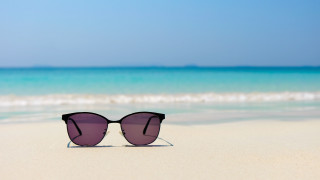 Sunglasses beach ocean sunny blue - a pair of sunglasses free wallpaper