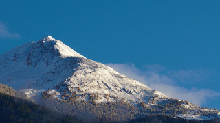 Snow mountain blue sky clouds 5 - a snow free wallpaper