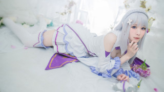 Woman white dress bed flowers - a purple outfit free wallpaper