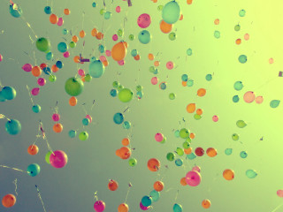 Balloons flying sky kite background - free happy birthday wallpaper