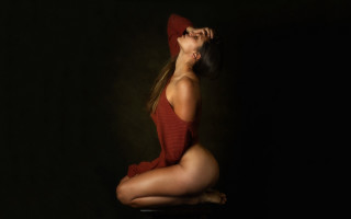 Woman red dress hat sitting 2 - a red dress and hat free wallpaper