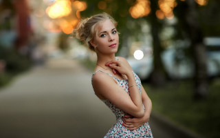 Elina karimova street portrait blonde - a tree in the background free wallpaper